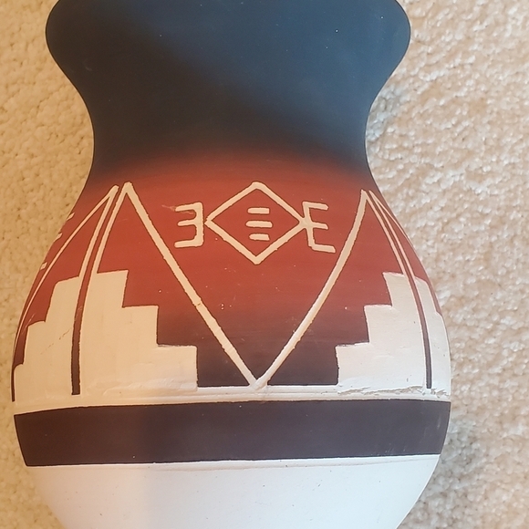 Vintage High (hyh) Elk Soiux handmade southwest vase. Pottrey. Signed - Picture 5 of 8